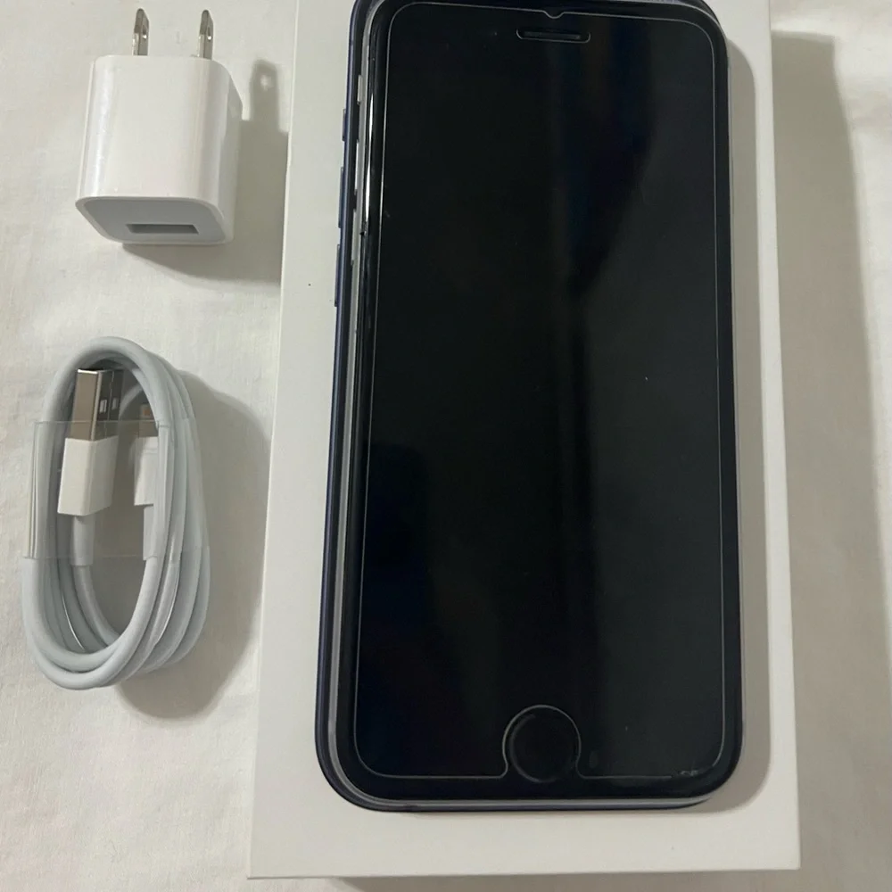 Apple iPhone 6s in Space Grey with 64GB of storage - Picture 4 of 5